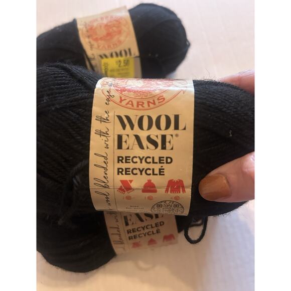 LION BRAND Black Noir Wool Ease Yarn 3 Skein 6 oz Super Bulky Wool Acrylic Vtg - Picture 2 of 6